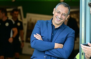 2022: Azzouzi gut gelaunt vor dem Heimspiel gegen Kaiserslautern.