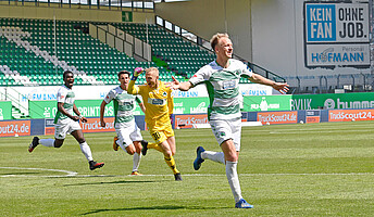 Havard Nielsen bejubelt sein Tor gegen den HSV im ersten "Geisterspiel" im Ronhof.